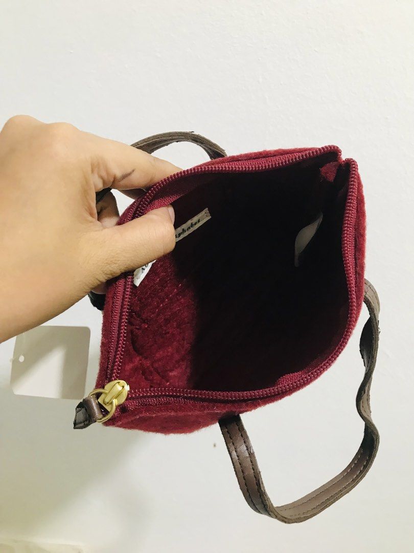 CUTE HANDBAG (Category: Luxury Bags & Wallets) located in Gamu. Submitted by 2022bagsbunny (Listing ID 1463392808, Image 3). Description: .