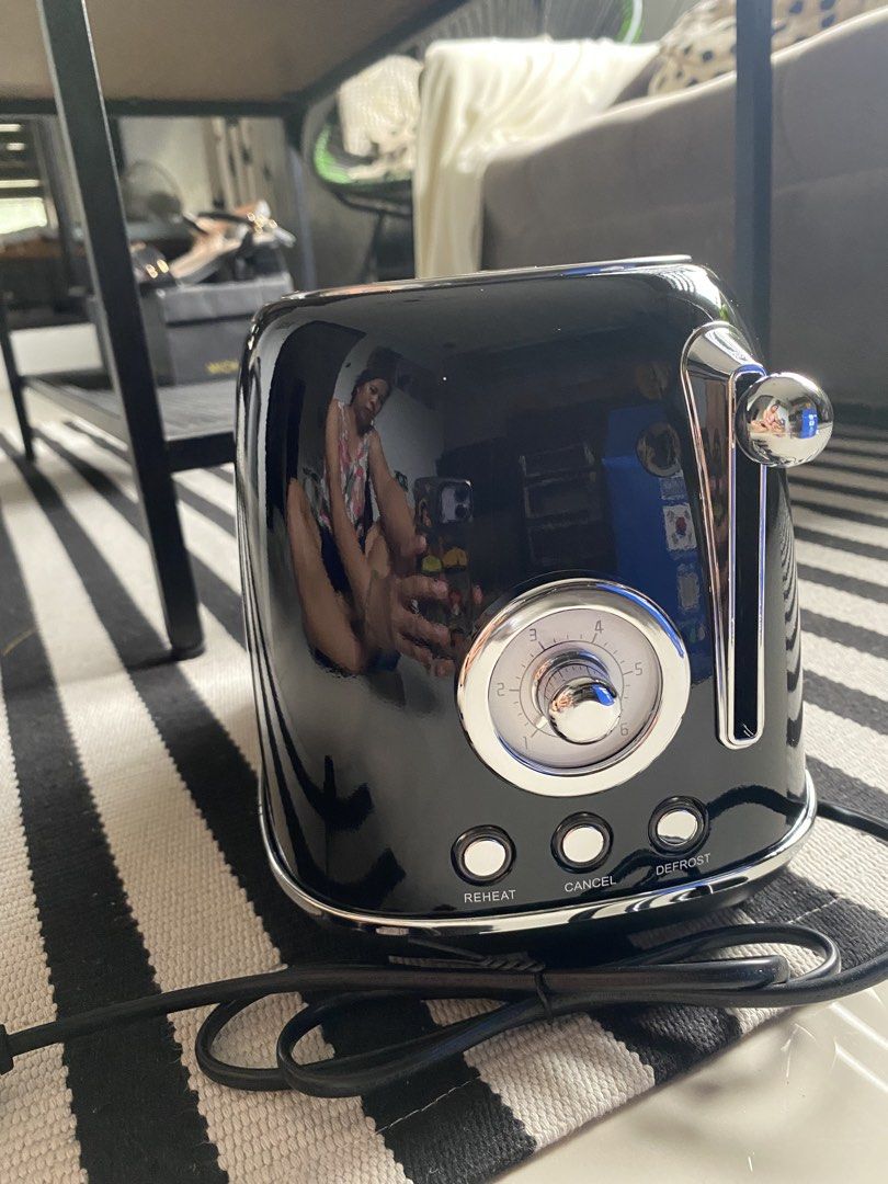 Daewoo 2 slice bread toaster (Category: Other Home Appliances) located in Rodriguez. Submitted by cinderellagirly (Listing ID 1463372607, Image 2). Description: With box black .