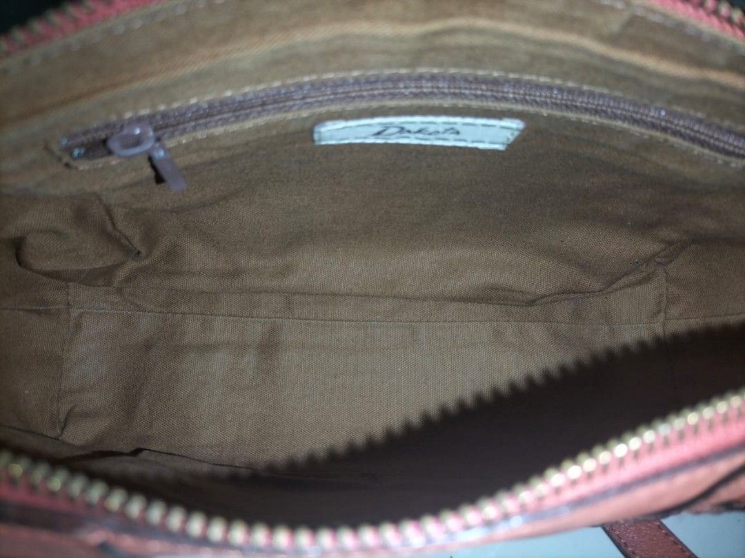 Dakota (Category: Cross-body Bags) located in Kuala Lumpur. Submitted by A.W.O.L.666 (Listing ID 1463348813, Image 3). Description: sling bag leather kesan pemakaian sahaje brg japan.