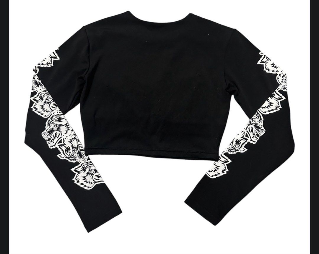 Darc sport wolves top long sleeve size medium (Category: Activewear) located in Iba. Submitted by xooperfindslb (Listing ID 1463433822, Image 3). Description: Darc sport wolves top long sleeve size medium Color: black As new condition No issue.