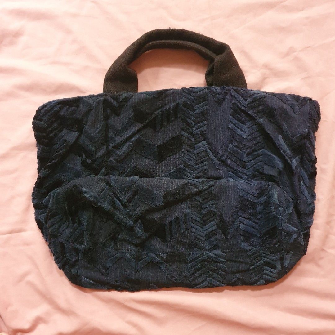 Dark Blue Textured Tote Bag with Zipper (Category: Tote Bags) located in Paranaque City. Submitted by cobien (Listing ID 1463461514, Image 2). Description: - Stylish dark blue tote bag - Features a textured chevron pattern - Secure zip closure YKK zip - Sturdy handle for comfortable carrying - Lined with navy blue fabric - Ideal for everyday errands or travel adventures.