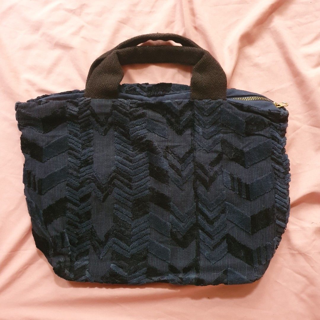 Dark Blue Textured Tote Bag with Zipper (Category: Tote Bags) located in Paranaque City. Submitted by cobien (Listing ID 1463461514, Image 1). Description: - Stylish dark blue tote bag - Features a textured chevron pattern - Secure zip closure YKK zip - Sturdy handle for comfortable carrying - Lined with navy blue fabric - Ideal for everyday errands or travel adventures.