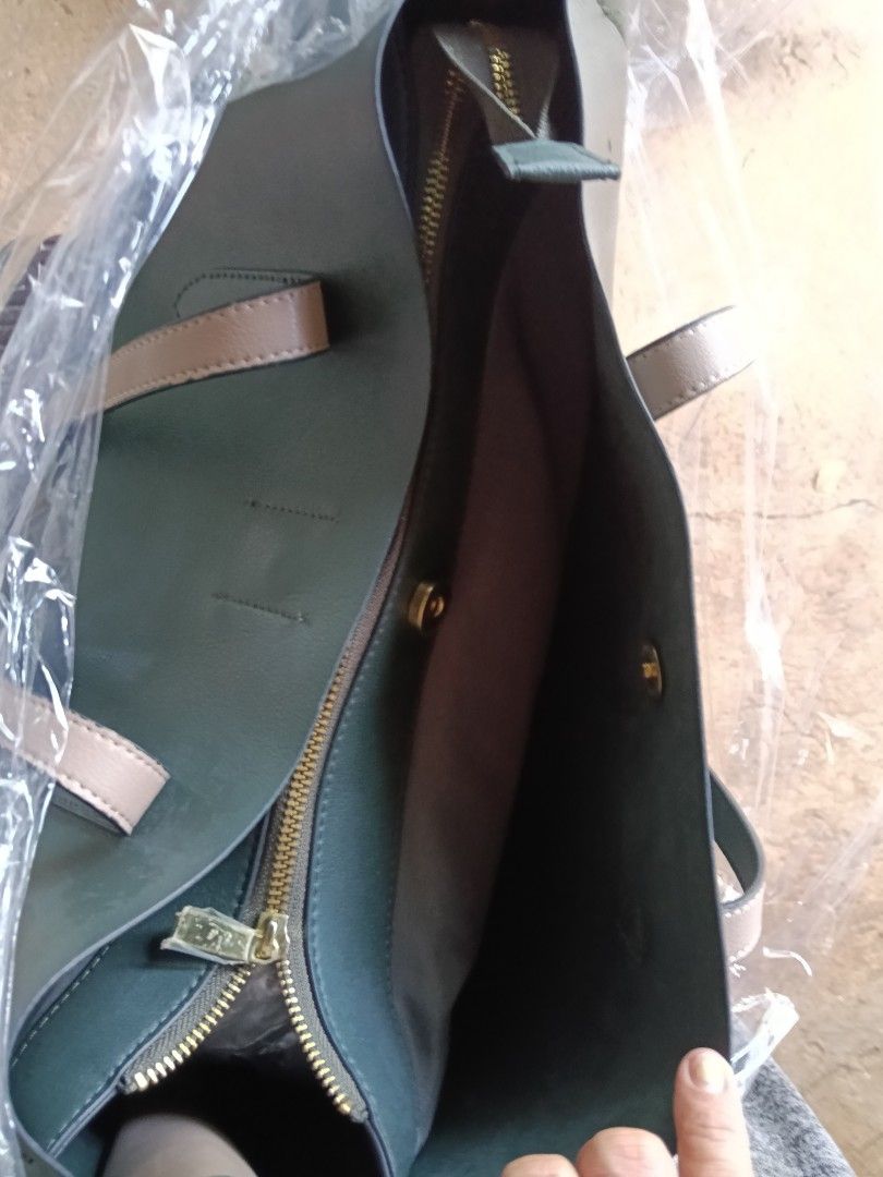 Dark Green Tote Bag with Tan Straps (Category: Tote Bags) located in Antipolo. Submitted by vastgem_4c8da8 (Listing ID 1463351212, Image 2). Description: - Spacious dark green tote bag - Tan leather straps - Gold hardware - Zippered main compartment - Interior pockets - Perfect for everyday or travel - Clean inside and out - Ready for a new owner.