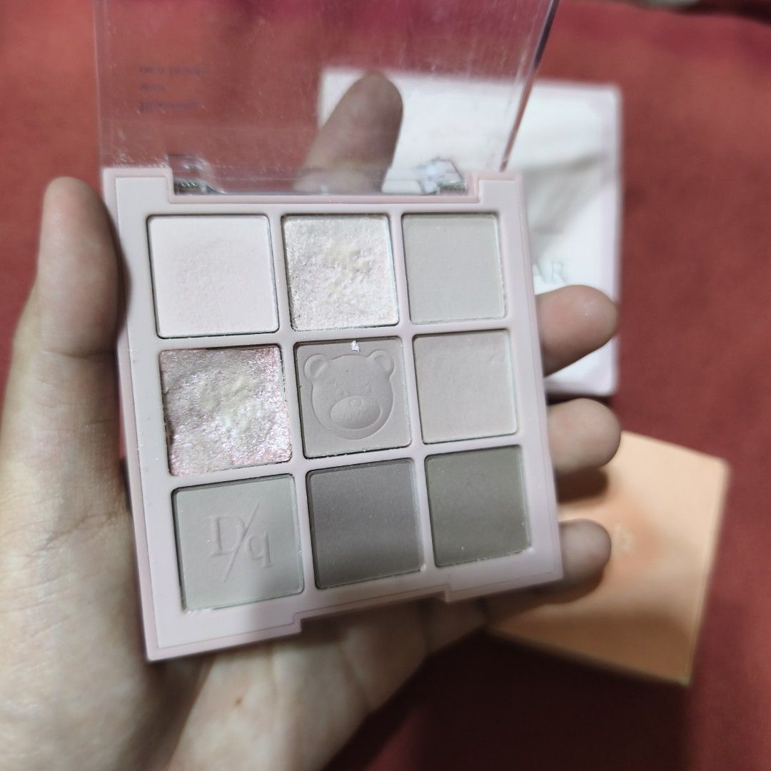 Dasique Eyeshadow Palette & Blush Set Bundle (Category: Makeup) located in Valenzuela. Submitted by peanutsonlineshop (Listing ID 1463466878, Image 2). Description: Preloved Dasique eyeshadow and souffle color pot check photos for details. bought from Japan.
