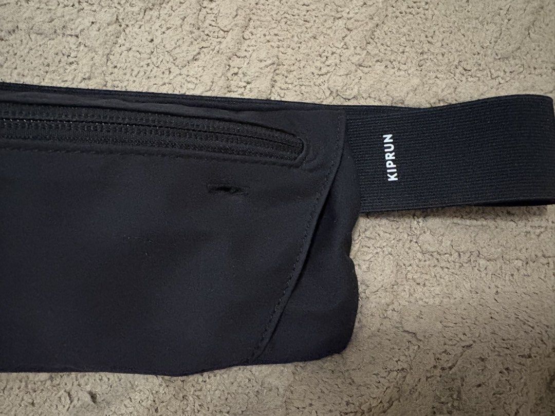 Decathlon Kiprun Belt Bag (Category: Cross-body Bags) located in Plaridel. Submitted by f.hernandez (Listing ID 1463446554, Image 3). Description: - good as new, no flaws - rfs: decluttering 🧹.