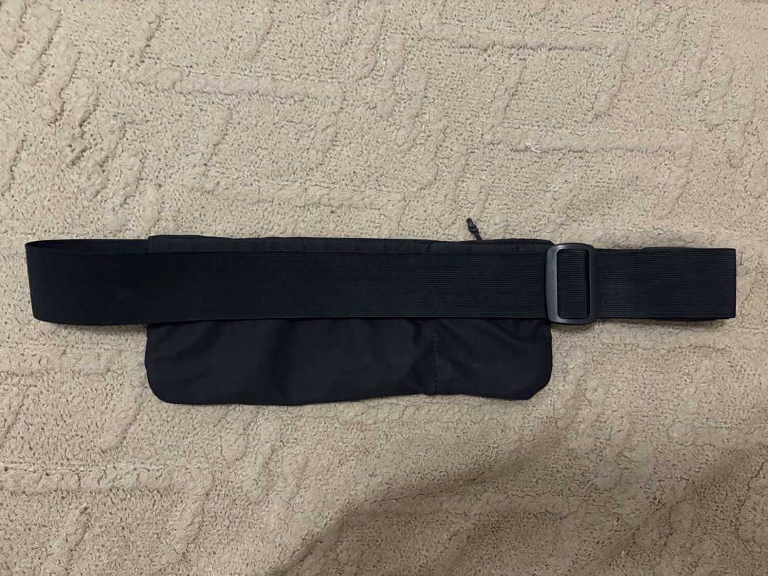 Decathlon Kiprun Belt Bag (Category: Cross-body Bags) located in Plaridel. Submitted by f.hernandez (Listing ID 1463446554, Image 2). Description: - good as new, no flaws - rfs: decluttering 🧹.