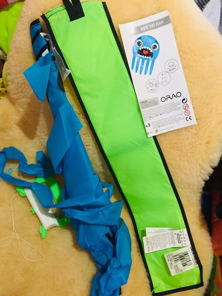 Decathlon Orao MFK 140 Static Kite Pulpy Blue (Category: Other Stationery & Craft) located in Baguio. Submitted by izza_thrifty (Listing ID 1463484329, Image 1). Description: - Decathlon Orao MFK 140 Static Kite - Pulpy model in blue - Fun octopus design - Easy to set up and fly - Great for outdoor play - Comes in original packaging.