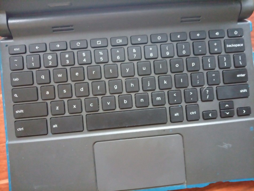 Dell Laptop Chromebook (Category: Laptops & Notebooks) located in Bacoor. Submitted by roberto.n (Listing ID 1463450183, Image 2). Description: Dell Chromebook laptop Good for: Docs Spreadsheet Watching Netflix Online Class No functional issue Inclusion: Brand new charger Issues: Rubber casing has chipped off parts.