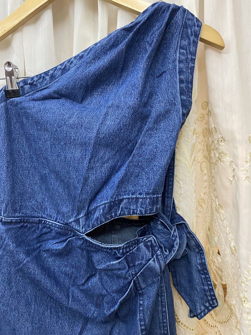 Denim Dreds (Category: Dresses) located in Trece Martires City. Submitted by reloveandrestyle (Listing ID 1463451616, Image 2). Description: Pasabuy in Thailand Peony thailand Good as new Never been used S-M.