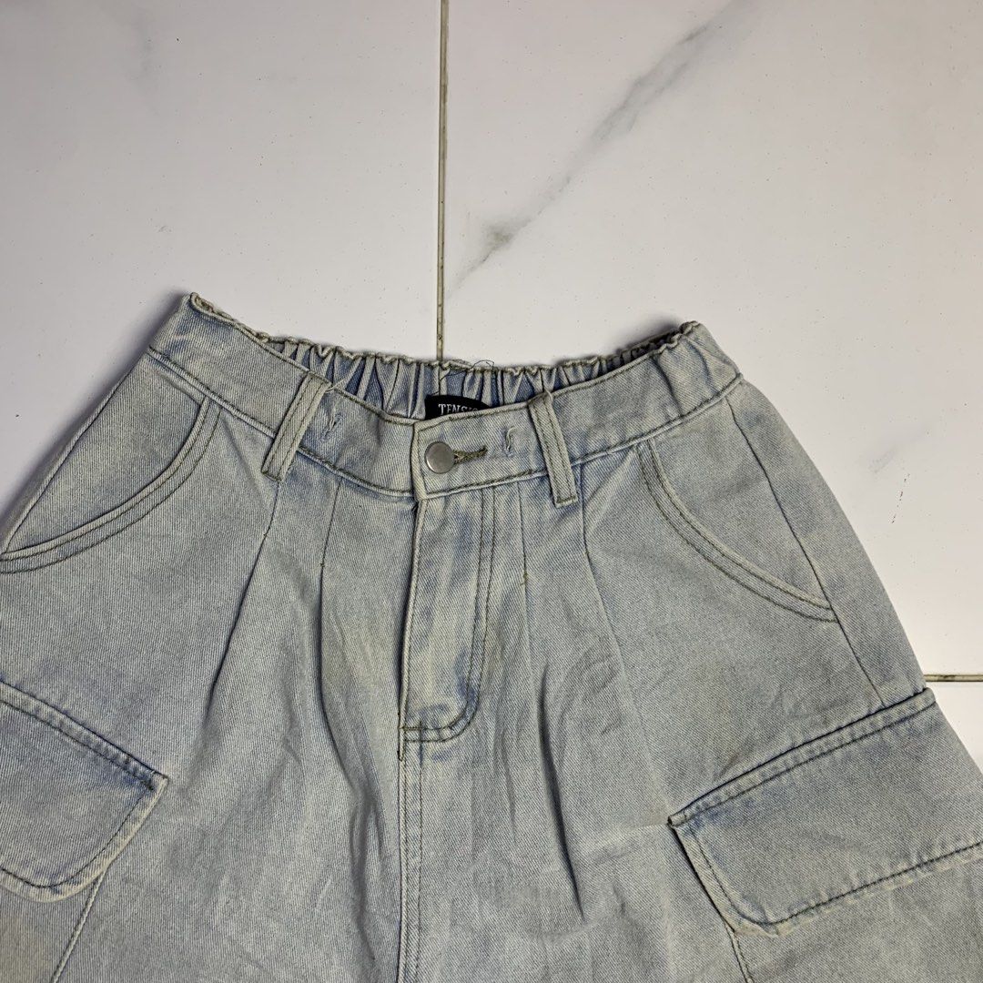 Denim Light Jorts Cargo (Category: Shorts) located in Mandaue City. Submitted by hannahitems (Listing ID 1463512203, Image 3). Description: 26-30 waistline 21 length 14 hem Excellent Needwash -400.
