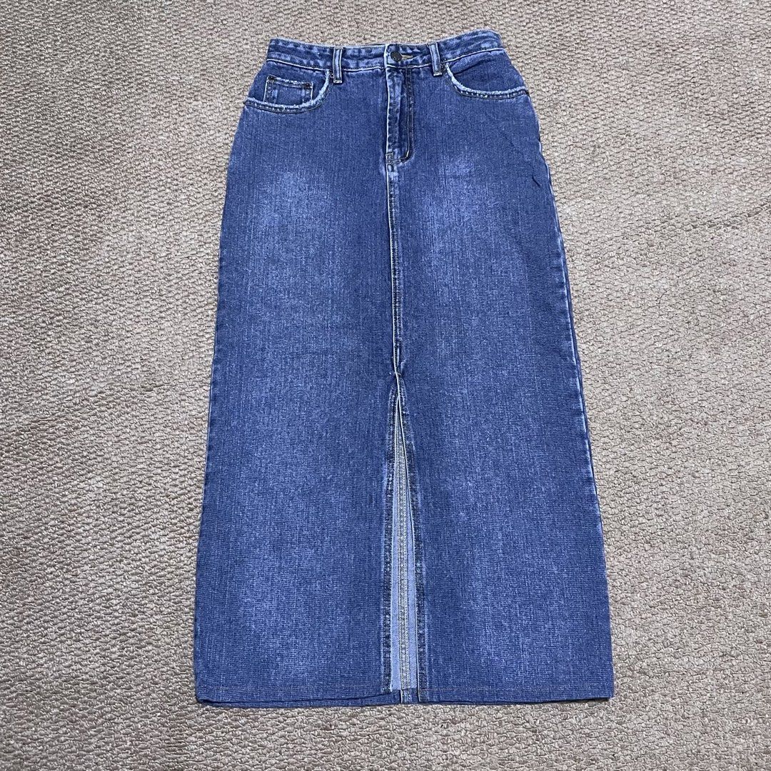 Denim Skirt (Category: Skirts) located in Antipolo. Submitted by reieeja (Listing ID 1463447996, Image 1). Description: medium on tag but i think it fits small.