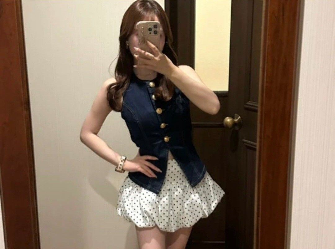 [SALE] Denim Vest Top (Category: Others Tops) located in Trece Martires City. Submitted by closette.ph (Listing ID 1463397956, Image 1). Description: 💌 click photos to view full item - fits small to medium.