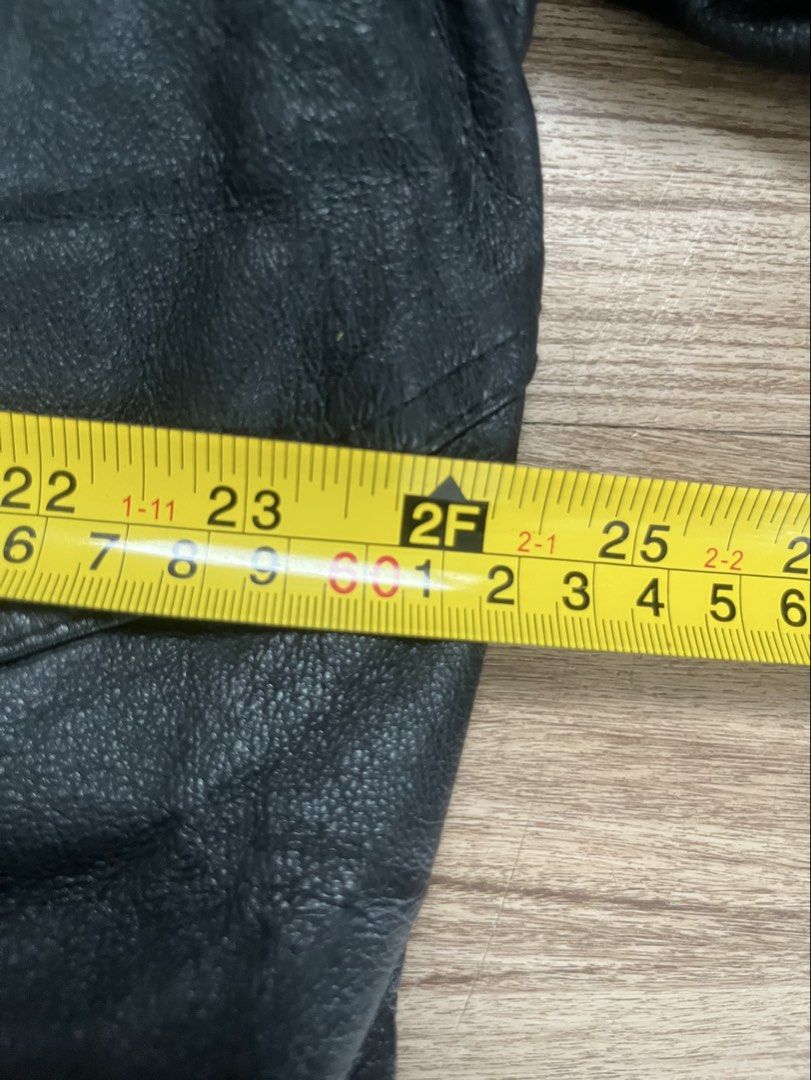 descente real leather jacket (Category: Coats, Jackets and Outerwear) located in Cebu City. Submitted by fierce.vincent (Listing ID 1463478226, Image 3). Description: descente real leather jacket excellent condition 24 x 32 / L to xl 1550 add sf.