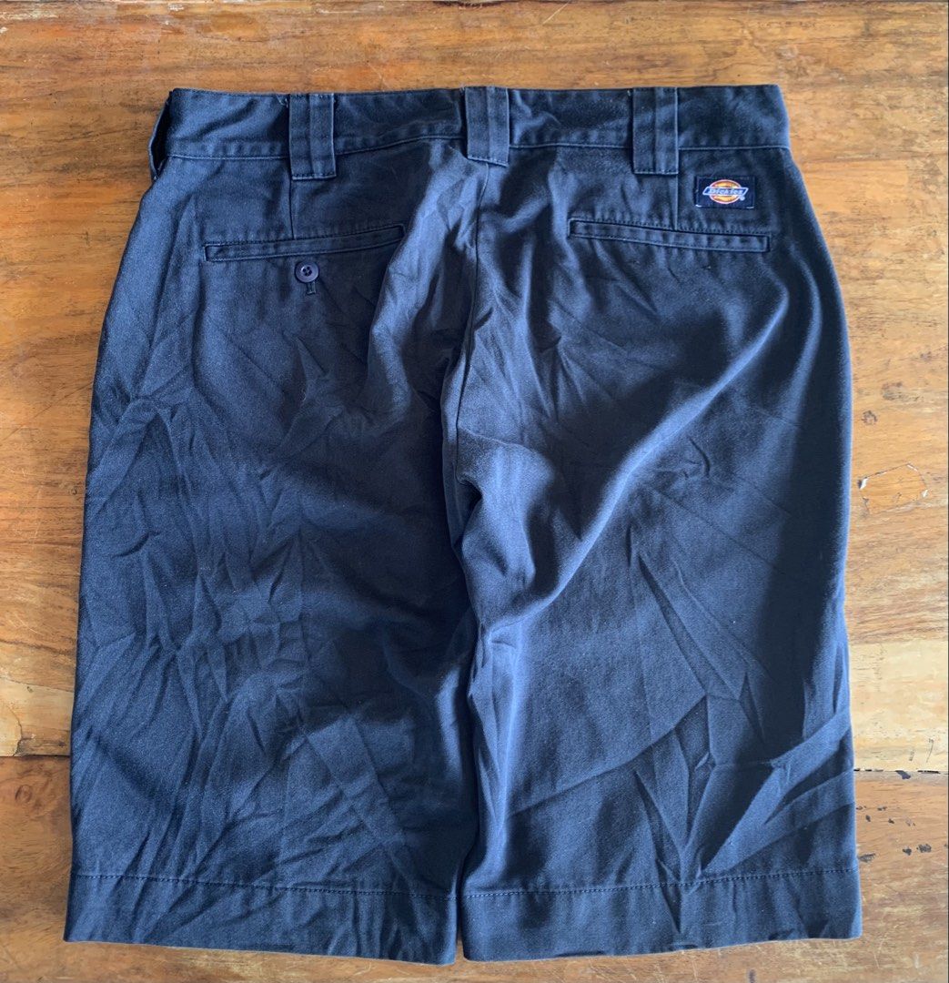 DICKIES JORTS (Category: Activewear) located in Naga. Submitted by justin472 (Listing ID 1463491020, Image 2). Description: DICKES WAIST 35 LENGTH 21.5 LEG OPEN 9.5 CONDTION 9/10 COLOR RATE 9/10.
