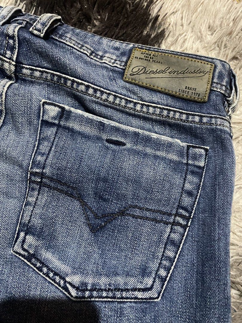 Diesel Jeans Men's Size 28 Blue Denim (Category: Jeans) located in Caloocan City. Submitted by remythrift (Listing ID 1463496258, Image 3). Description: - Brand: Diesel - Size: 28 - Wash: Classic Blue Denim - Fit: Straight leg with a slight flare at the bottom - Origin: Made in Morocco - Special Feature: Camouflage lining inside pockets - Occasion: Great for everyday wear.