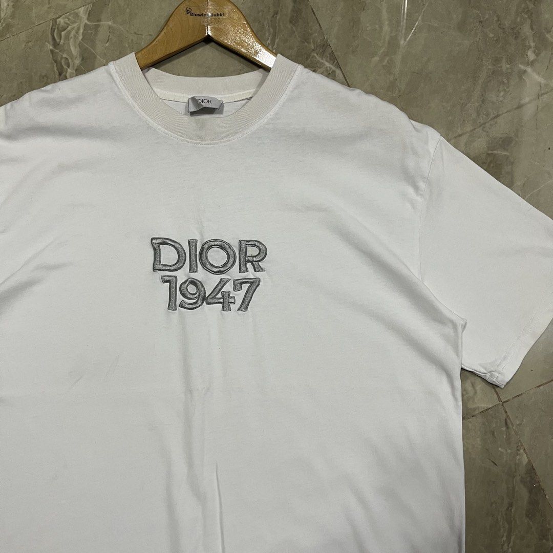 DIOR 1947 WHITE TSHIRT EMBROIDERED DESIGN (Category: Luxury Apparel) located in Marikina City. Submitted by arniejane23 (Listing ID 1463551526, Image 3). Description: DIOR 1947 WHITE TSHIRT EMBROIDERED DESIGN SIZE L ON TAG DIMENSION width - 23 length - 28 NO ISSUE/NO FLAWS EXCELLENT CONDITION!! 📩📩📩.