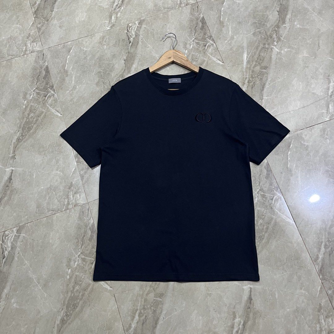 DIOR CD EMBROIDERED DESIGN BLACK TSHIRT (Category: Luxury Apparel) located in Marikina City. Submitted by arniejane23 (Listing ID 1463551618, Image 1). Description: DIOR CD EMBROIDERED DESIGN BLACK TSHIRT SIZE L ON TAG BEST FIT MEDIUM DIMENSION width - 21 length - 27 NO ISSUE/NO FLAWS EXCELLENT CONDITION!! 📩📩📩.
