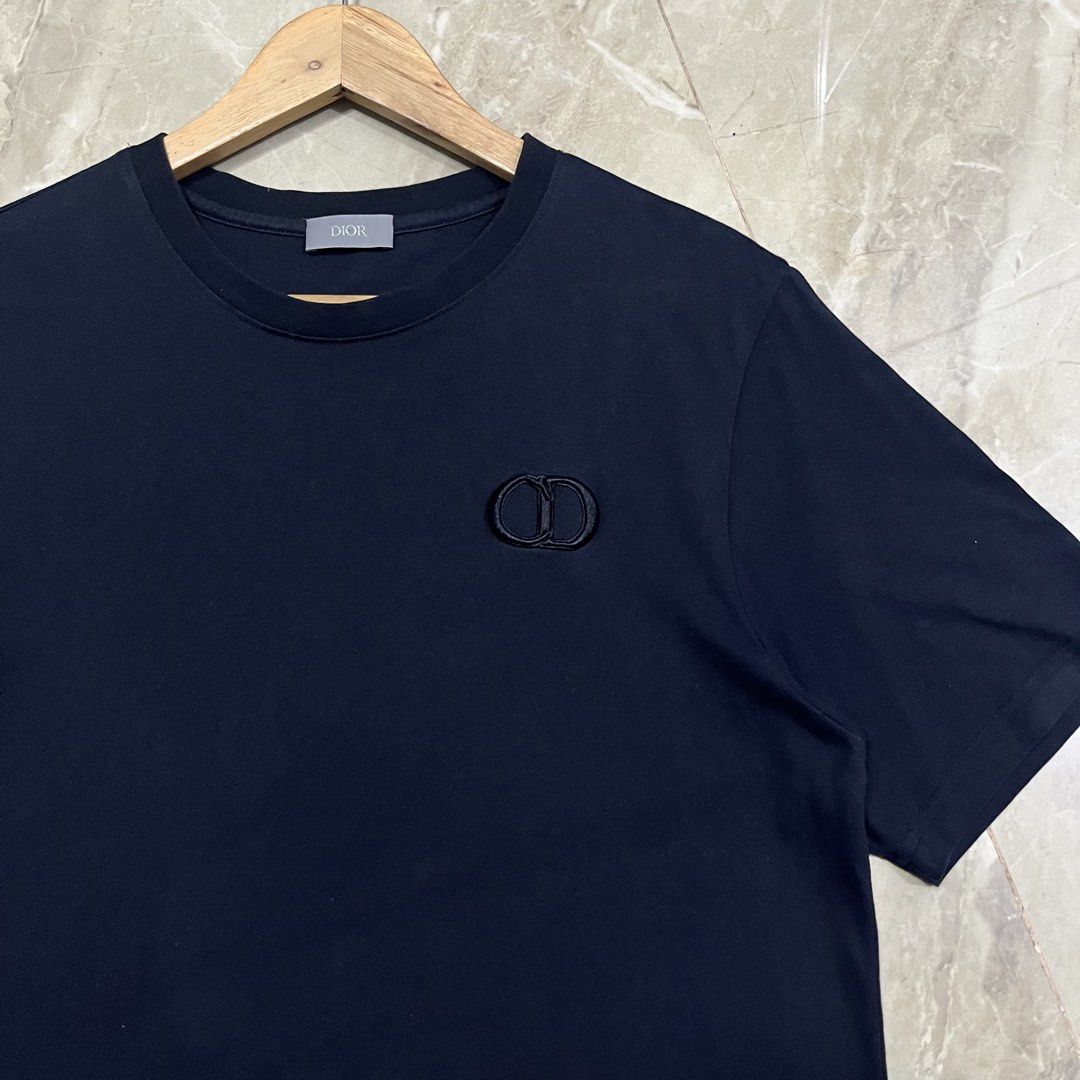 DIOR CD EMBROIDERED DESIGN BLACK TSHIRT (Category: Luxury Apparel) located in Marikina City. Submitted by arniejane23 (Listing ID 1463551618, Image 2). Description: DIOR CD EMBROIDERED DESIGN BLACK TSHIRT SIZE L ON TAG BEST FIT MEDIUM DIMENSION width - 21 length - 27 NO ISSUE/NO FLAWS EXCELLENT CONDITION!! 📩📩📩.