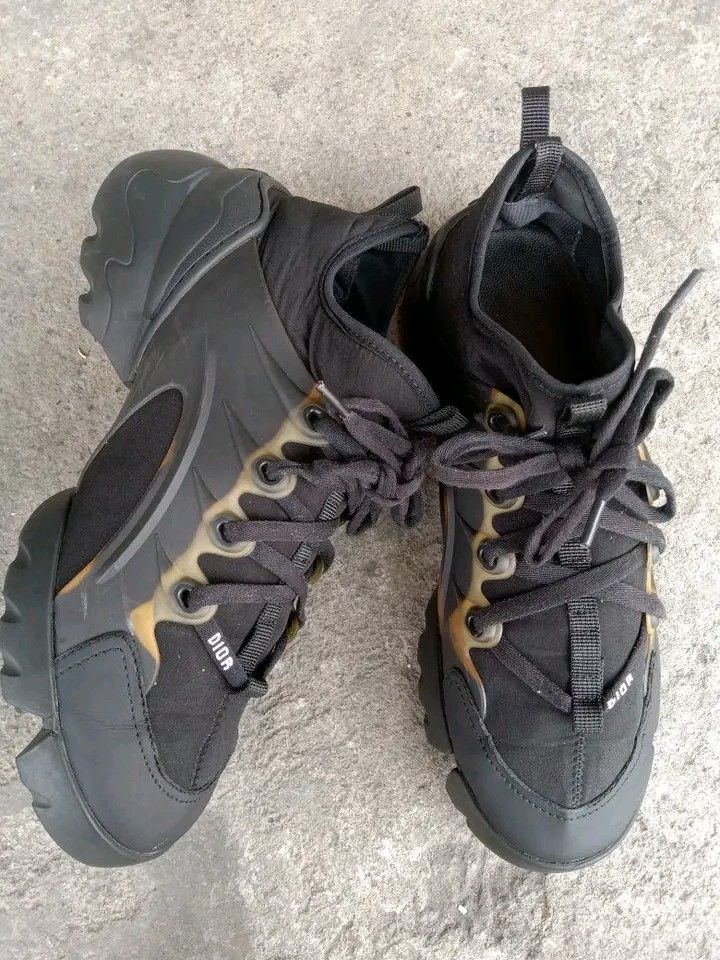 Dior D connect black sneakers (Category: Sneakers & Footwear) located in Koronadal. Submitted by joeannmahi28609 (Listing ID 1463474206, Image 3). Description: Dior d connect black sneakers made in Italy size eur 40 for women's only in excellent condition ukay source sino bet nito wow ganda Dior perfect shoes mine nyo na.