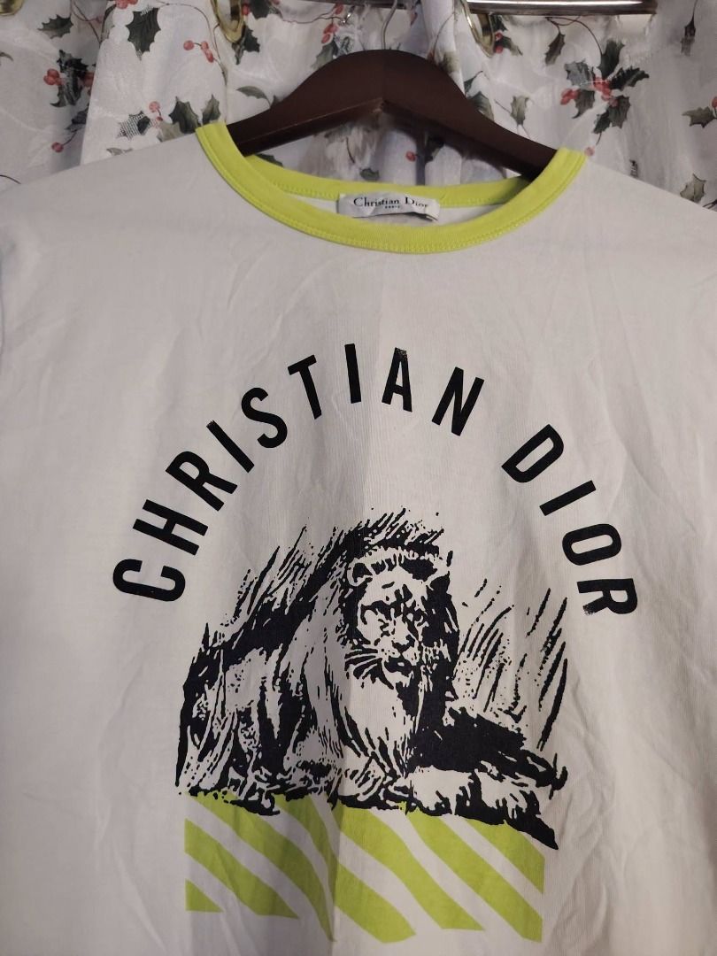 DIOR LION LETTER WOMENS TEE // Medium Womens (Category: Luxury Apparel) located in Legazpi City. Submitted by urbangarmentsarch4500 (Listing ID 1463496900, Image 2). Description: DIOR LION LETTER WOMENS TEE Good Condition Medium Womens W 19 L 25 dot stain & pen line (Check last pic) Color rate 10/10 GRAB 650 (Automatically YOURS)⛓️ --- ‼️w/ FREE STICKERS FOR EVERY PURCHASE⁉️ 🛒🛒🛒 BUY. SELL. TRADE. CONSIGN🗣️🤝🏼 BLESS THY HUSTLE! 🧿✨.