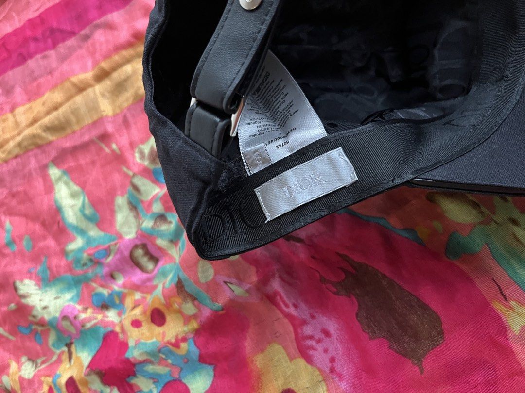 DIOR X ERL BASEBALL HAT (Category: Hats & Beanies) located in Quezon City. Submitted by headline. (Listing ID 1463518669, Image 3). Description: DIOR X ERL BASEBALL HAT EXCELLENT CONDITION FOR ONLY:1,550php +SHIPPING FEE.