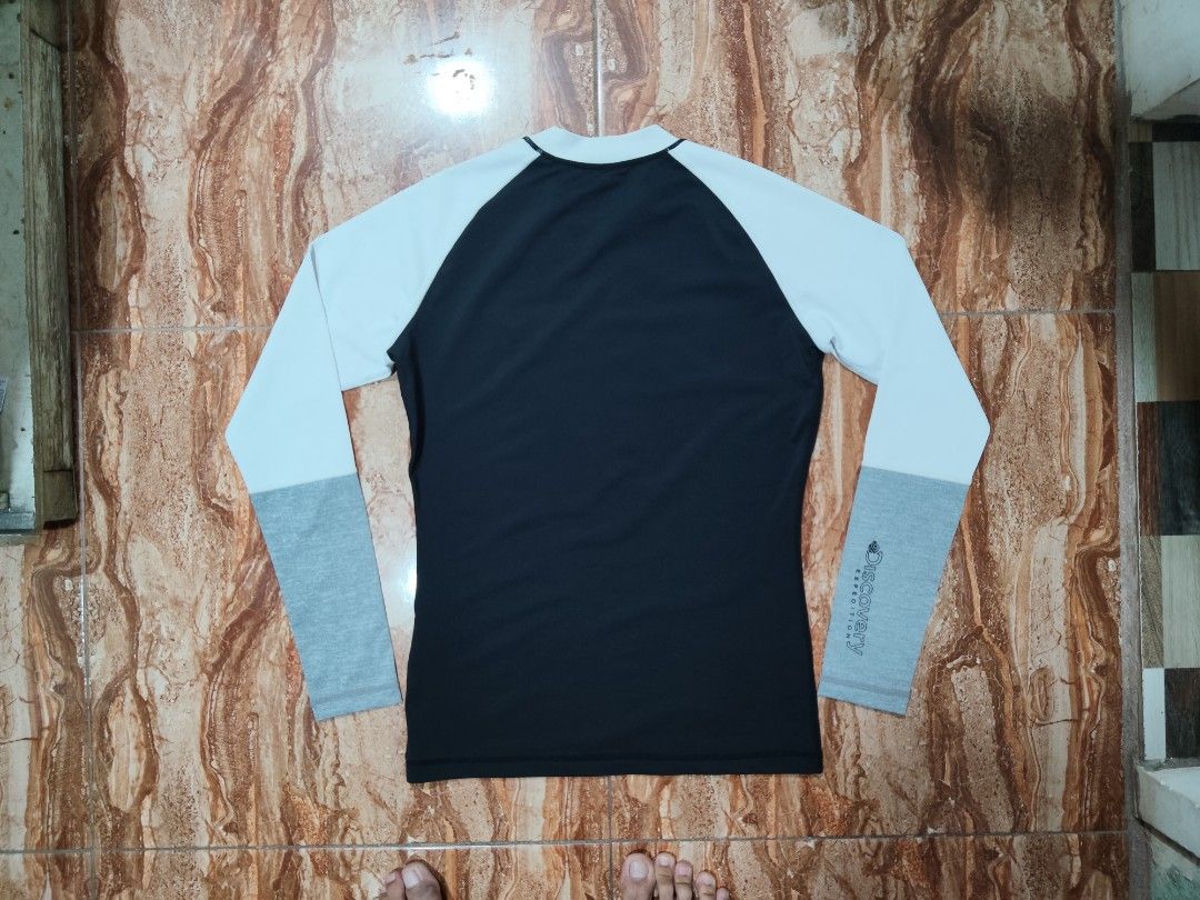 Discovery Expedition Rashguard (Category: Activewear) located in General Santos City (Dadiangas). Submitted by alfredanth42291 (Listing ID 1463395746, Image 2). Description: DISCOVERY EXPEDITION RASH GUARD black/white/grey womens M (W-17.5 L-24) -quickdry ✓excellent condition 225 #swimming #beach #outdoor #running.