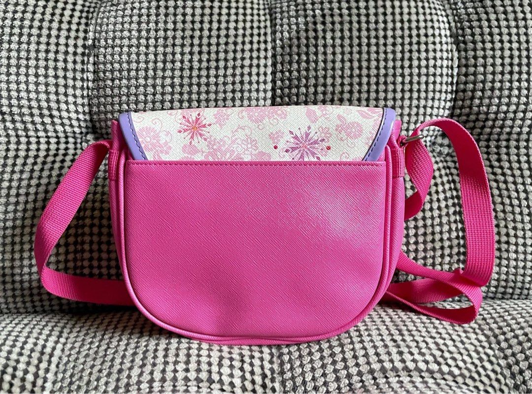 Disney Elsa Kids crossbody (Category: Cross-body Bags) located in Bulacan. Submitted by thriftbagcollections (Listing ID 1463438639, Image 2). Description: Disney Elsa Kids crossbody,excellent condition!Approx;H-6”W-7”.