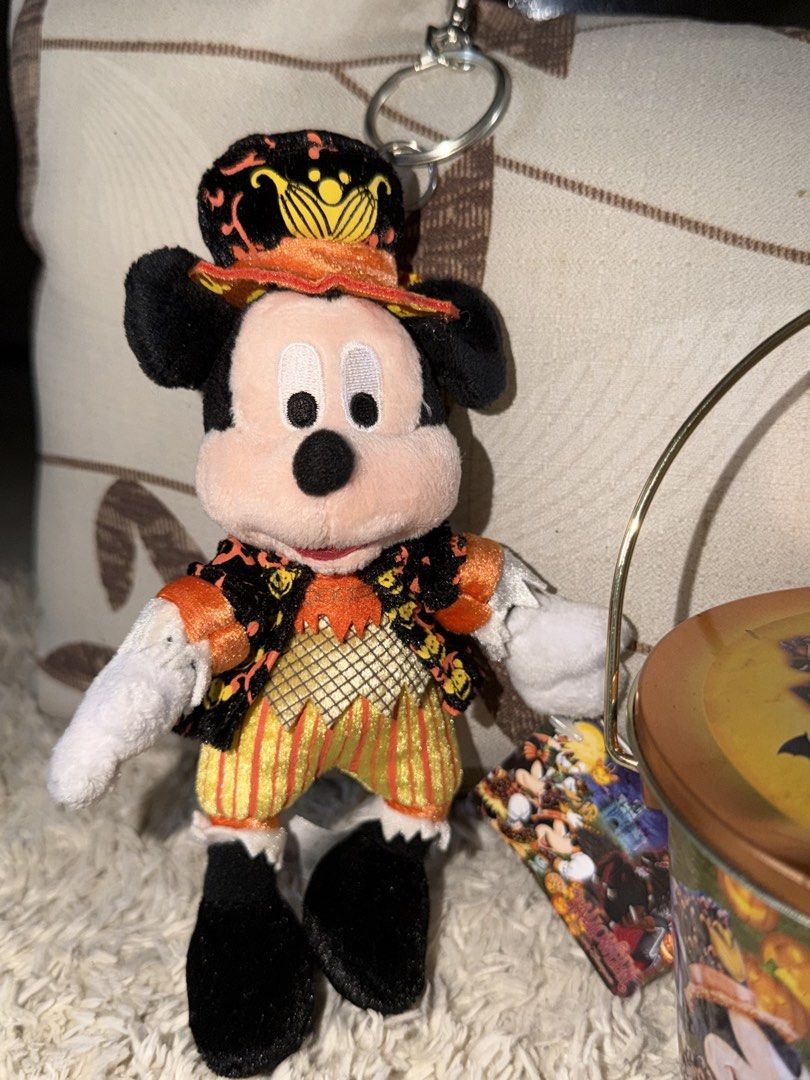 Disney Halloween Mickey&Minnie (Category: Character Goods) located in Bacolod City. Submitted by quickocean-c957 (Listing ID 1463327400, Image 3). Description: .