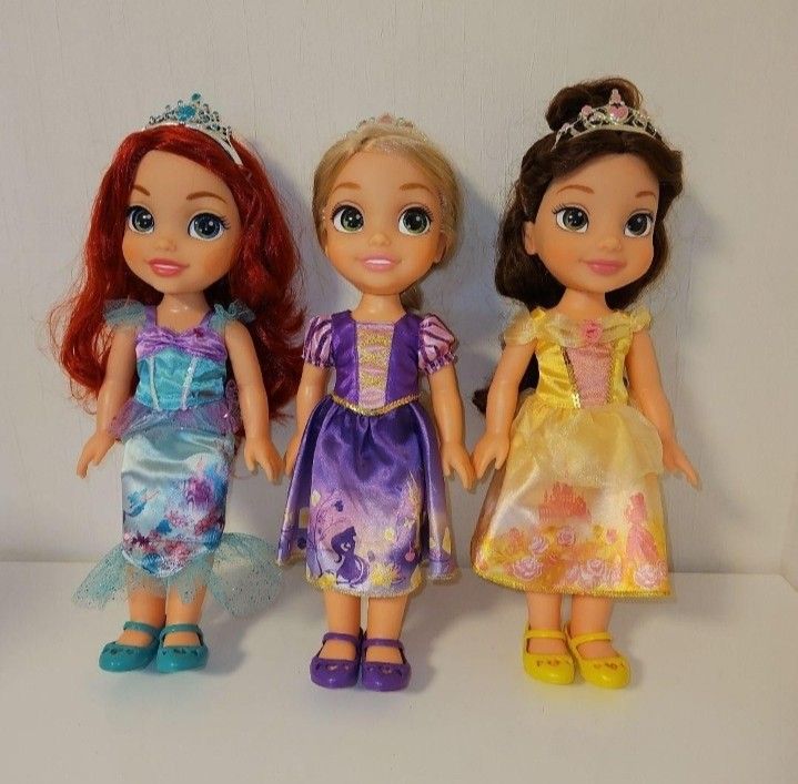 Disney Princess Dolls (Category: Figurines & Statues) located in Davao. Submitted by azixi (Listing ID 1463388350, Image 1). Description: 850 each (rapunzel sold out).