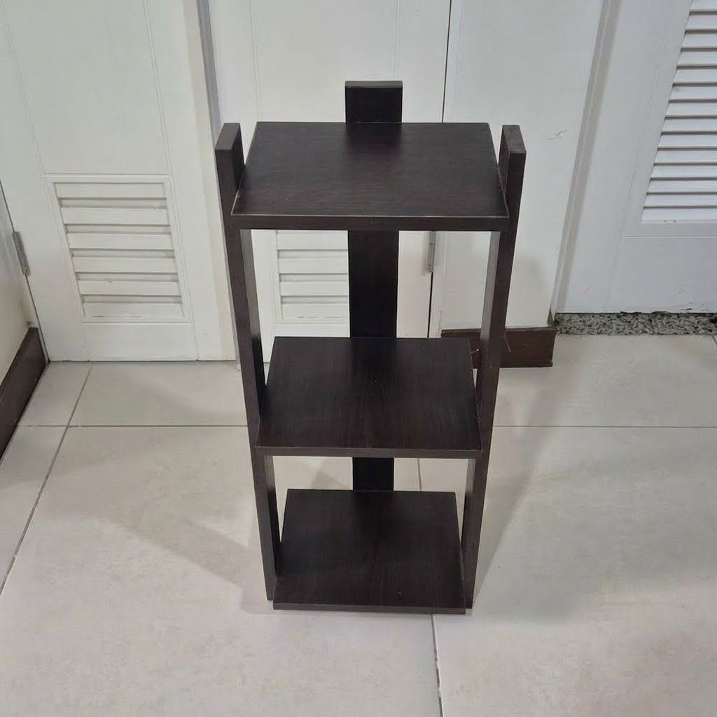 Display shelf (Category: Shelves, Cabinets & Racks) located in Pasig City. Submitted by dpfairlane (Listing ID 1463369041, Image 1). Description: .