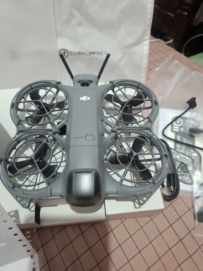 DJI Mini 2 SE Fly More Combo Drone (Category: Drones) located in Quezon City. Submitted by quickwater_ab40c9 (Listing ID 1463355215, Image 2). Description: - DJI Mini 2 SE Fly More Combo - Includes drone, controller, and extra batteries - Ready for your next flight! - only used once - NO ISSUE good as new .