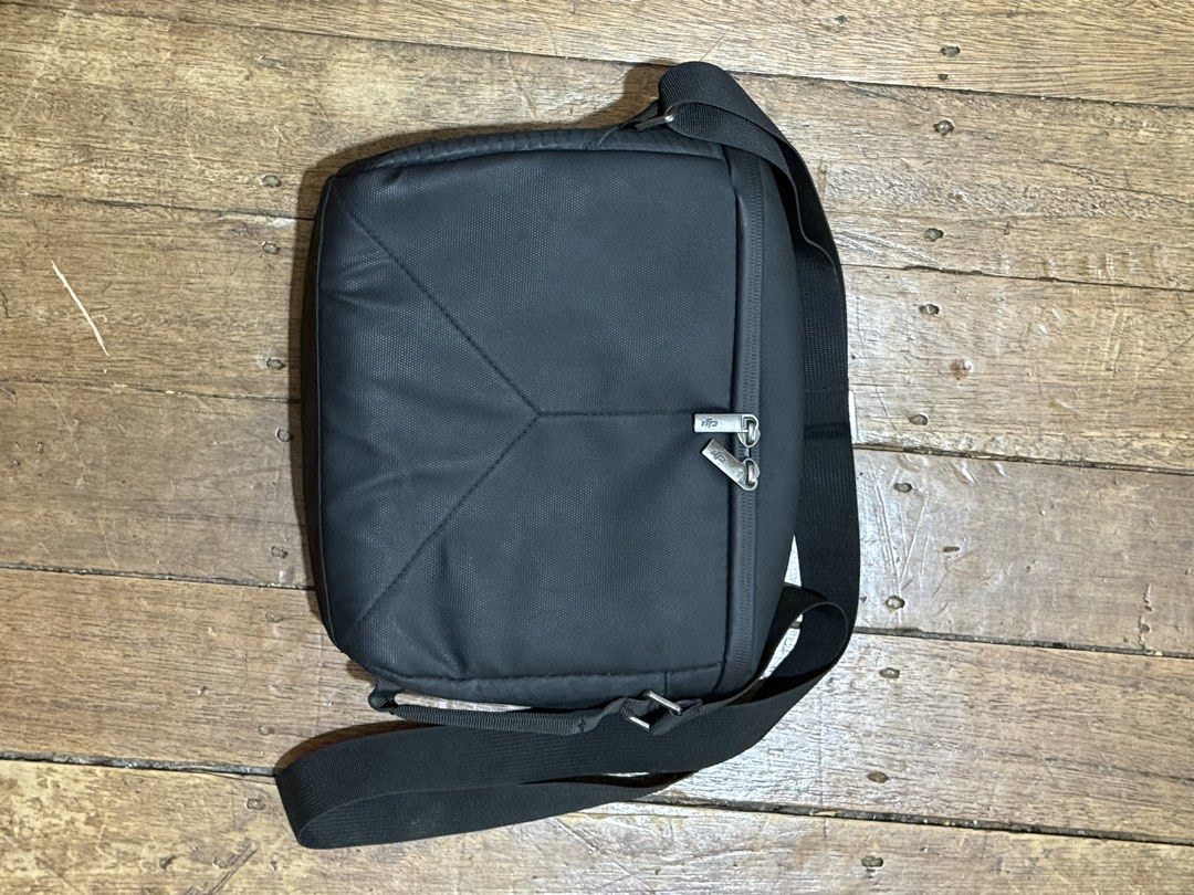 DJI Mini 2 Shoulder Bag (Category: Camera Bags & Carriers) located in Iligan City. Submitted by shanemaghinay (Listing ID 1463416355, Image 2). Description: DJI Mini 2 Shoulder Bag Price is negotiable.