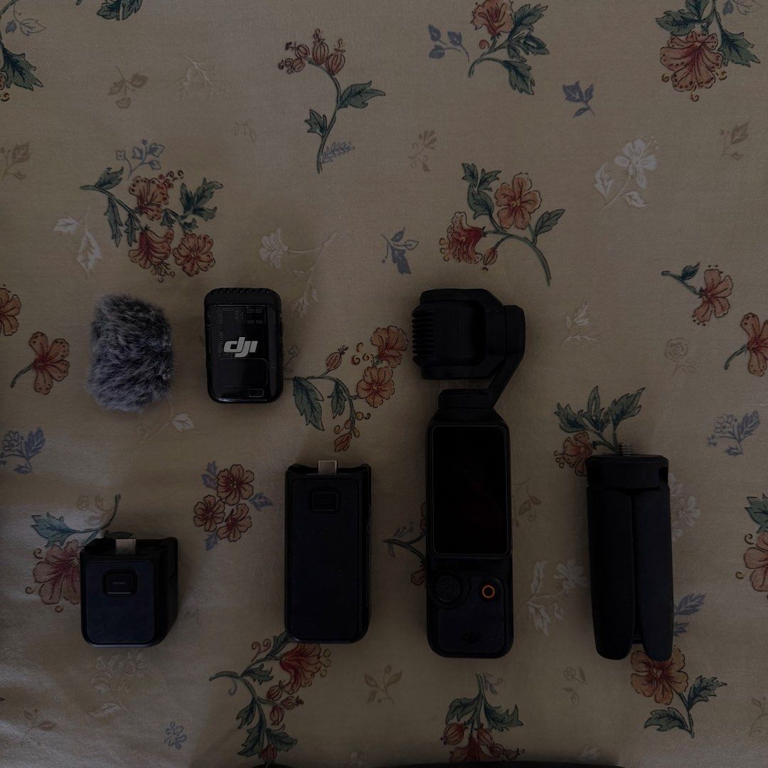 DJI OSMO POCKET 3 CREATOR COMBO (Category: Video Cameras) located in Taguig. Submitted by cattydeclutters (Listing ID 1463390669, Image 3). Description: DJI OSMO POCKET 3 CREATOR COMBO - with SD card original sandisk 128gb - other accessories - no issue, you can check it all you want - rfs: upgrading to pocket 4 meet up (sm aura) or pick up, or delivery via lalamove .