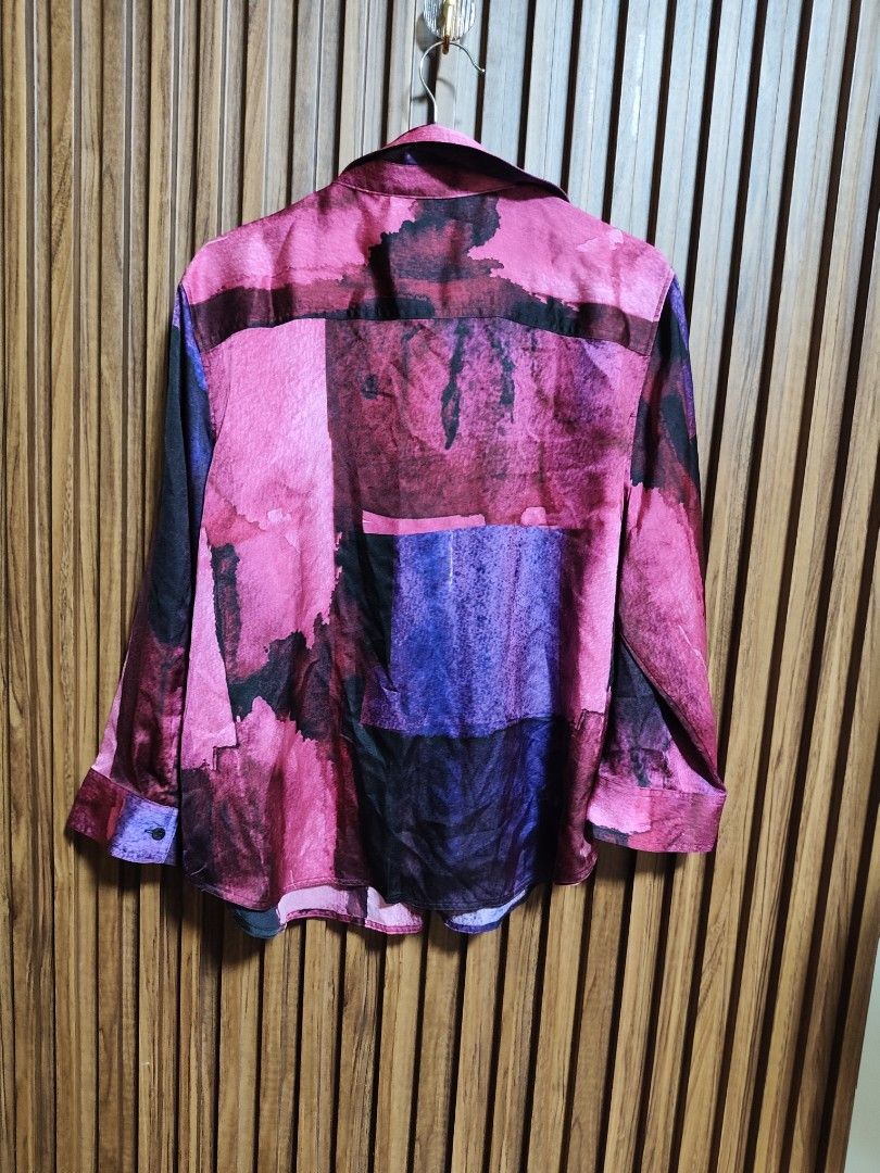 DKNY printed satin long sleeves (Category: Blouses) located in General Mariano Alvarez. Submitted by plussize_republic (Listing ID 1463376753, Image 3). Description: never used but stocked with wash tag sf c/ o buyer.