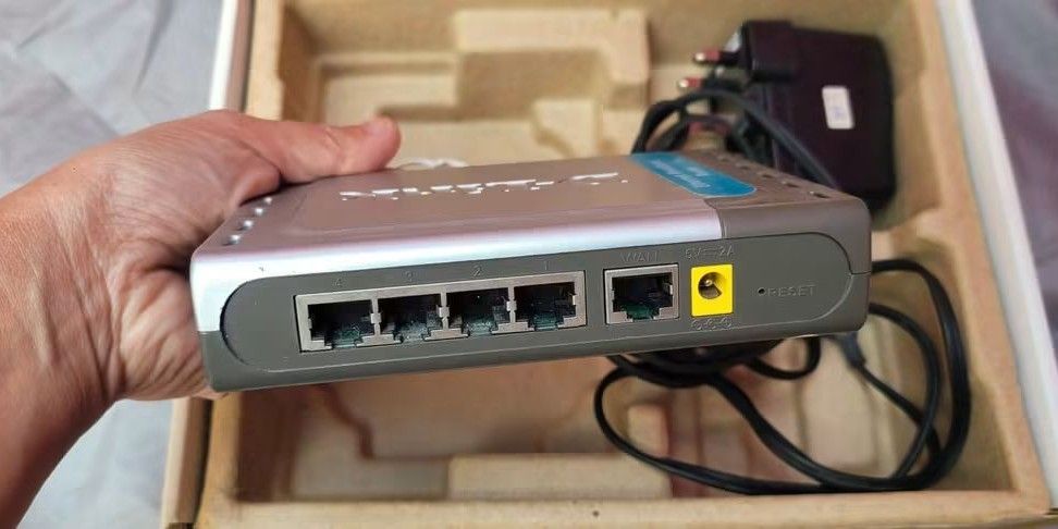 D-LINK ROUTER (Category: Office Furniture & Fixtures) located in Sablan. Submitted by gongonshelley12 (Listing ID 1463444361, Image 2). Description: 👉👉600 ONLY👈👈 D-LINK ROUTER PLEASE SEARCH FOR MORE INFO LIKE NEW LIKE NEW.