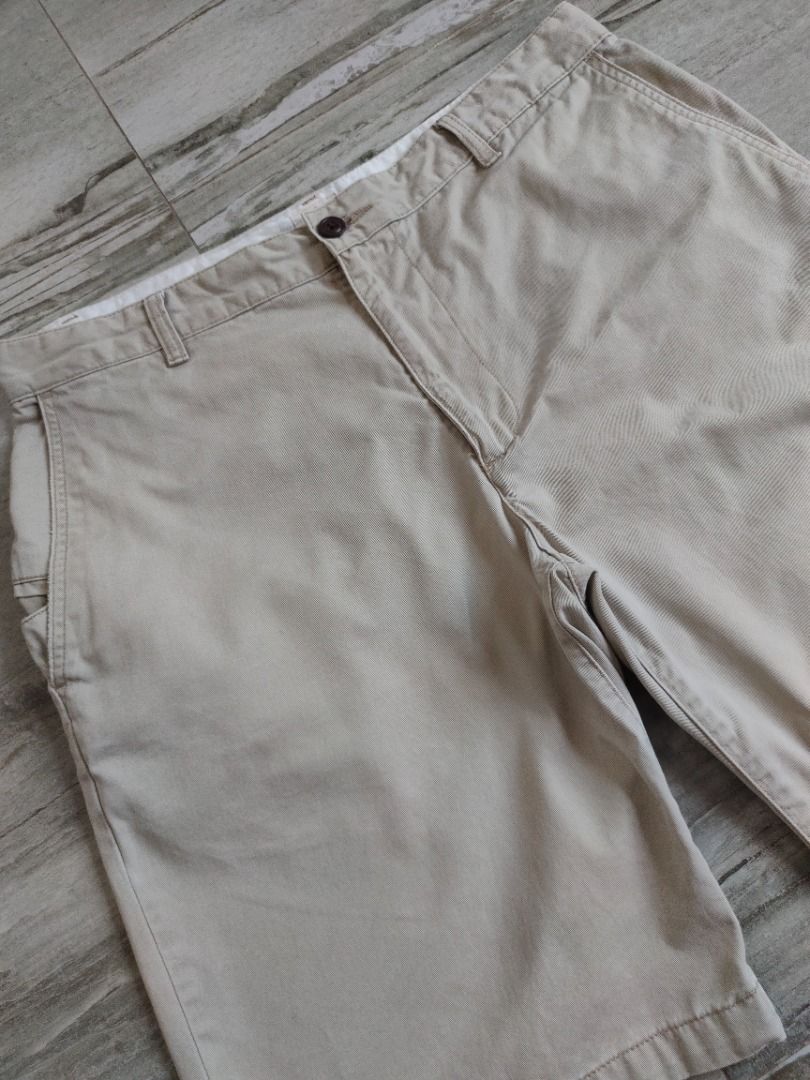 Dockers Khaki Shorts - Size 34 (Category: Shorts) located in Dasmarinas. Submitted by jethroespinosa (Listing ID 1463345308, Image 3). Description: Size in inches: 34 waist 21 length 10 inseam 11 leg hole No issues or alterations Loc: Dasma Cavite MOP: Gcash.