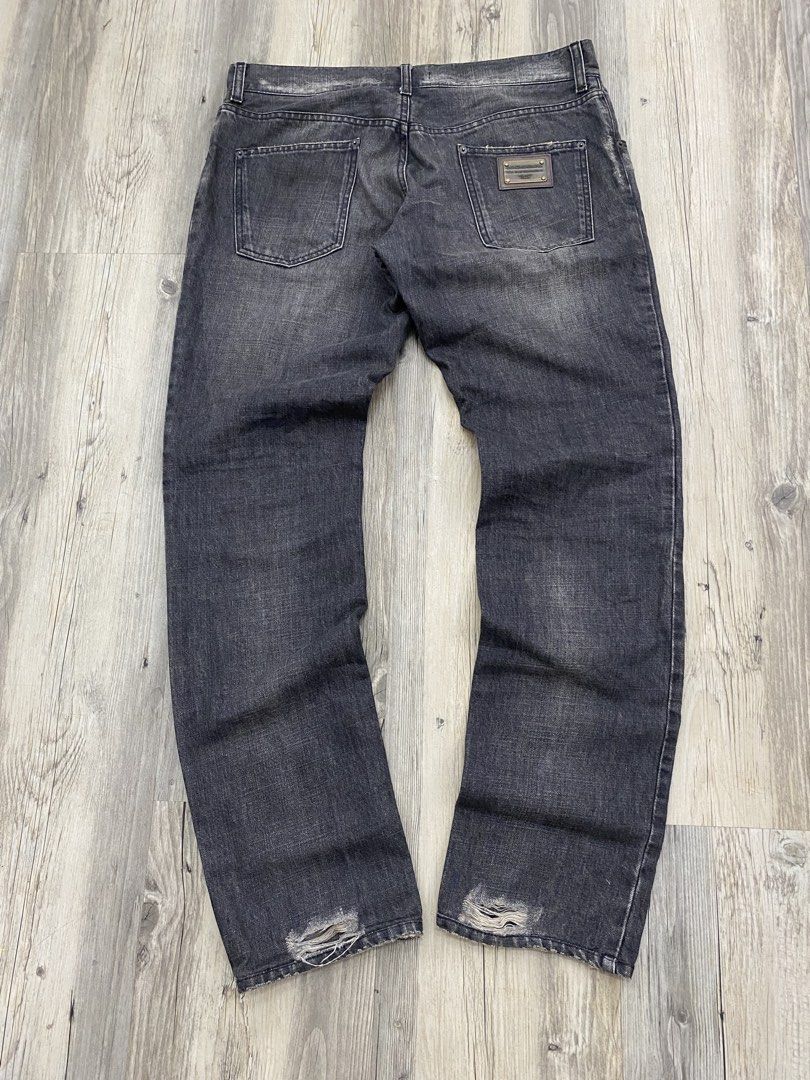 Dolce & Gabanna Washed Pants (Category: Jeans) located in Cagayan de Oro. Submitted by gotchu.fit (Listing ID 1463450446, Image 3). Description: Dolce & Gabanna Washed Jeans ▪️ Length 43 ▪️ Waistline 36 ▪️ Leg opening 7.5 ▪️ Thigh 13 ISSUE: Distressings, heelbites 🏷️Mine: ₱500 MOP: GCASH MOD: J&T SHIPPING FEE 80-90₱ Disclaimer: We are not affiliated with any brands, all items are throughly curated and all images are solely taken by @gotchuufit #
