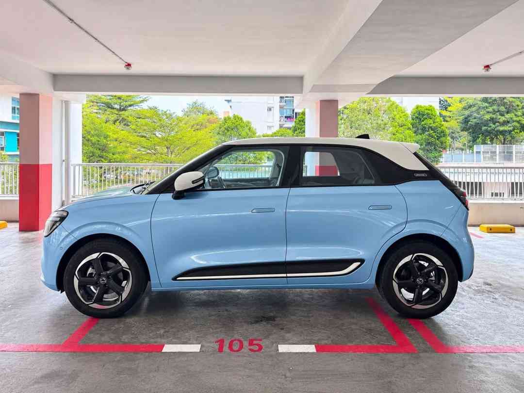 DONGFENG BOX (Category: Used Cars) located in Singapore. Submitted by sgcarchoicewc (Listing ID 1463375431, Image 3). Description: Fresh and stylish Dongfeng BOX 2025, a modern electric hatchback designed for efficient and effortless urban driving. Enjoy a quiet and smooth EV experience with instant electric response, compact dimensions and a well-designed cabin packed with useful technology. Easy to manoeuvre and park around Singapore, while off