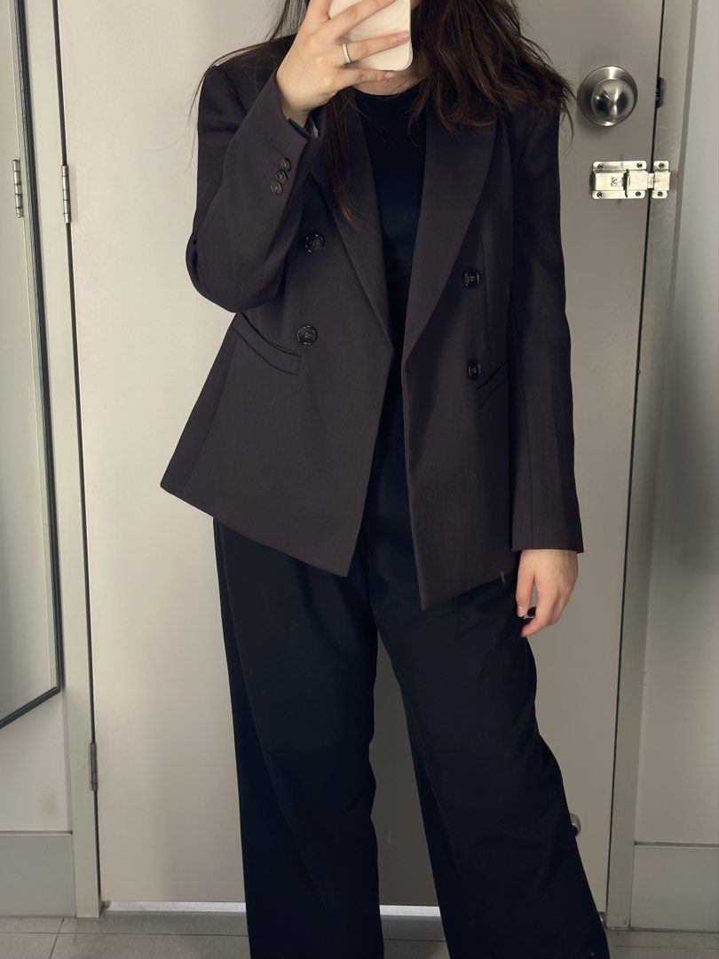 Double-breasted dark brown blazer/coat (Category: Coats, Jackets and Outerwear) located in Bacoor. Submitted by allysonpayumo (Listing ID 1463421285, Image 3). Description: - Purchased last August 2026 - Original price:₱2,490 - Classic double-breasted blazer - Rich dark brown color - Button details on sleeves - Sharp and professional look - Versatile for work or a night out - Pairs well with trousers or skirts Selling it for ₱1,000 only Location: