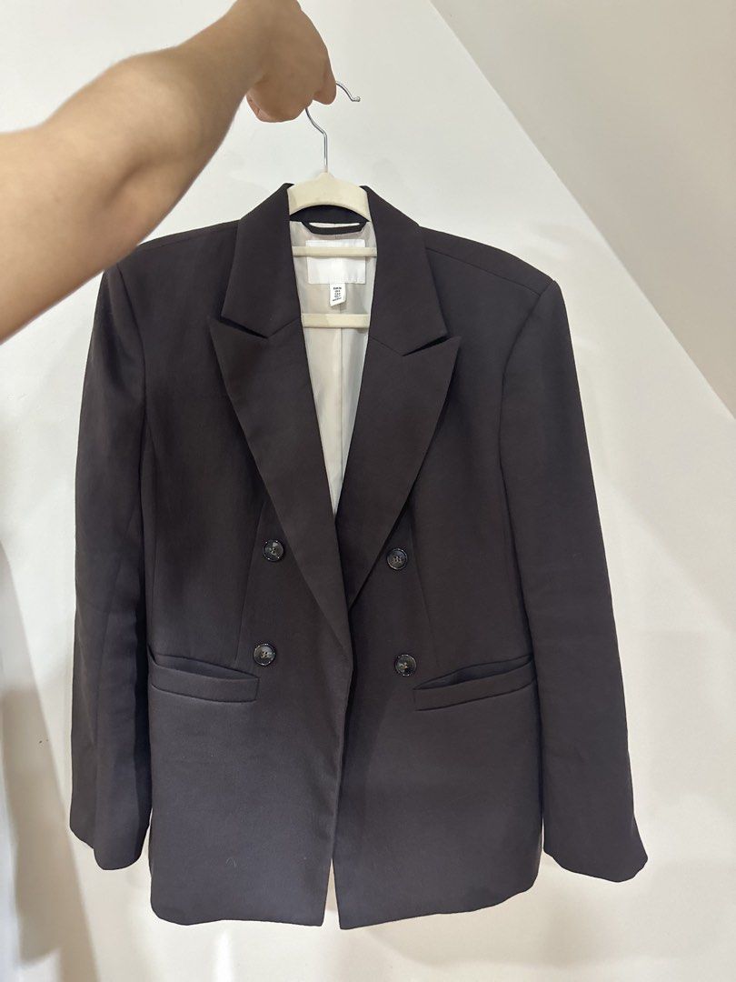 Double-breasted dark brown blazer/coat (Category: Coats, Jackets and Outerwear) located in Bacoor. Submitted by allysonpayumo (Listing ID 1463421285, Image 2). Description: - Purchased last August 2026 - Original price:₱2,490 - Classic double-breasted blazer - Rich dark brown color - Button details on sleeves - Sharp and professional look - Versatile for work or a night out - Pairs well with trousers or skirts Selling it for ₱1,000 only Location: