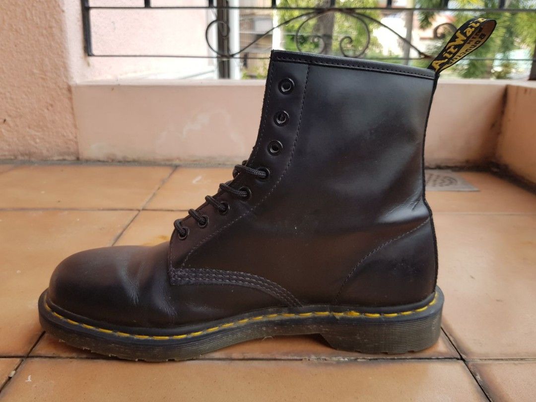 Dr. Martens 1460 Size US 13 UK 12 (Category: Boots) located in Paranaque City. Submitted by marckthespark (Listing ID 1463456741, Image 3). Description: Selling my Dr. Martens 1460 Black Smooth Boots. Size Men US 13 UK 12. Original. Bought from Dr. Martens outlet. Brand new price 12,999. Nilagyan ko ng cushion sa may achilles tendon portion dati, pwede tanggalin. Less than 8 times ko lang ata nagamit ito. Hindi ko pa napapahiran ng Wonder Balsam 