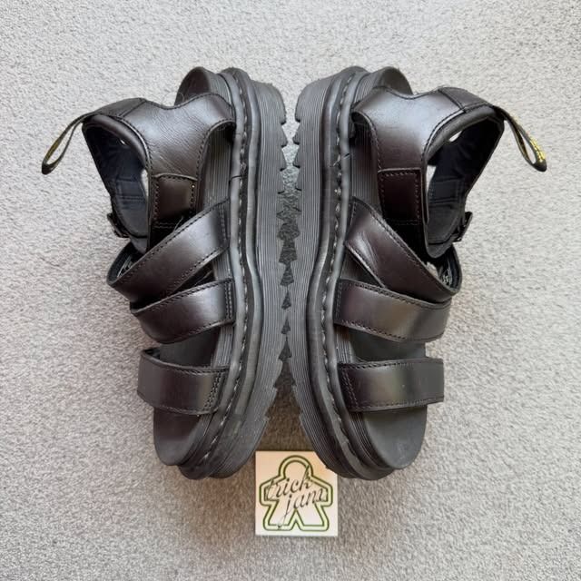 DR. MARTENS BLAIRE BLACK (Category: Flats & Sandals) located in Cagayan de Oro. Submitted by huntbytrickjam.v2 (Listing ID 1463350803, Image 3). Description: DR. M-RTENS BLAIRE BLACK US 6 WMNS / EURO 37 / CM 23 VERY GOOD Pair Only Minor Drags M - 1499.