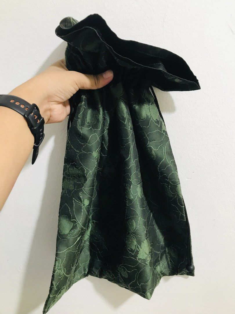 DRAWSTRING BAG (Category: Tote Bags) located in Gamu. Submitted by 2022bagsbunny (Listing ID 1463381575, Image 2). Description: .