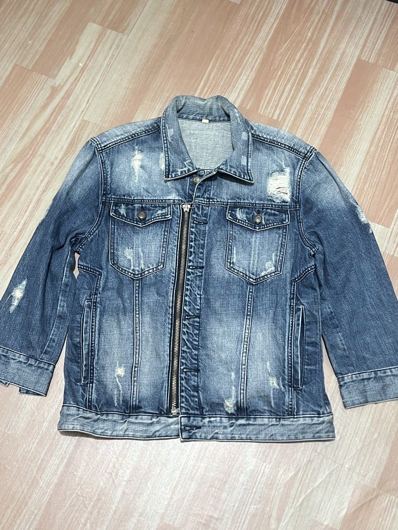 dsquared denim jacket (Category: Coats, Jackets and Outerwear) located in Naga. Submitted by retro_rackph (Listing ID 1463352347, Image 1). Description: need wash.