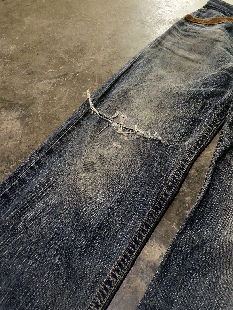 edwin bootcut (Category: Jeans) located in Manila. Submitted by coollion.19b40f (Listing ID 1463344173, Image 3). Description: - Relaxed fit blue denim jeans - Distressed detailing on the knee - Unique brown accent on pockets - Patterned lining on the waistband - Comfortable worn-in look and feel - Perfect for a casual, edgy style.