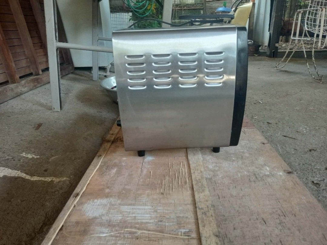 ELECTRIC OVEN HYUNDAI (Category: Other Kitchenware & Tableware) located in Manila. Submitted by arnie713 (Listing ID 1463393276, Image 3). Description: 3x used only text me before calling 0976 617 5812 so i can go to a quiet place ₱1700.00.