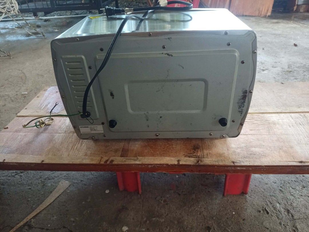 ELECTRIC OVEN HYUNDAI (Category: Other Kitchenware & Tableware) located in Manila. Submitted by arnie713 (Listing ID 1463393276, Image 2). Description: 3x used only text me before calling 0976 617 5812 so i can go to a quiet place ₱1700.00.