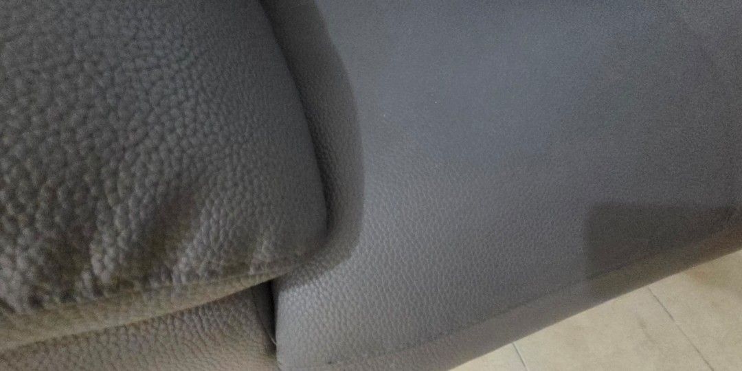 Electric Recliner (Category: Chairs) located in Paranaque City. Submitted by raeezzza (Listing ID 1463456859, Image 3). Description: recliner from Korea. we used 25,000 for shipping only..