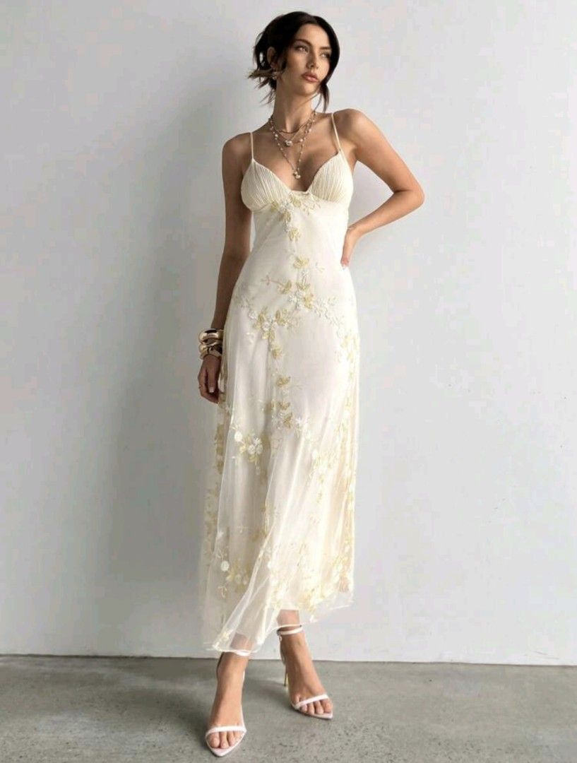 Rent dress (Category: Dresses) located in Taguig. Submitted by itsme_luna (Listing ID 1463458311, Image 3). Description: Size: Small 26-28 waist 29 bust RENT FEE 300 - good for 3 days. Lalamove only With refundable security deposit 📍 Taguig city.