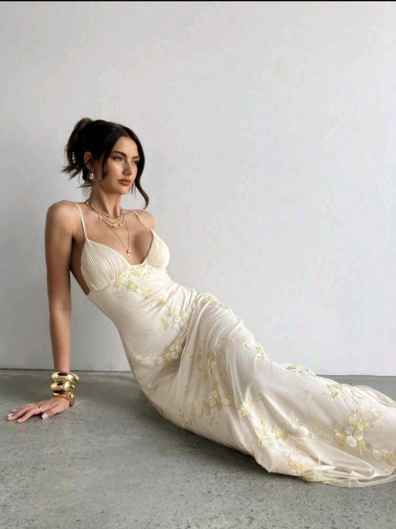 Rent dress (Category: Dresses) located in Taguig. Submitted by itsme_luna (Listing ID 1463458311, Image 1). Description: Size: Small 26-28 waist 29 bust RENT FEE 300 - good for 3 days. Lalamove only With refundable security deposit 📍 Taguig city.